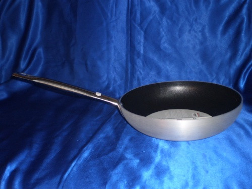 szeletsütő alu. teflon bev. mély d: 28cm h: 7cm Ballarini - 2002.28