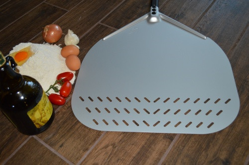 Aluminum pizza shovel. GI. 45x45 cm / 120 cm perforated end