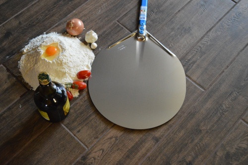 Aluminum pizza shovel. GI. Round 33 cm / 150 cm
