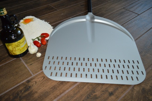 Aluminum pizza shovel. GI. 50x50cm / 180 cm perforated end