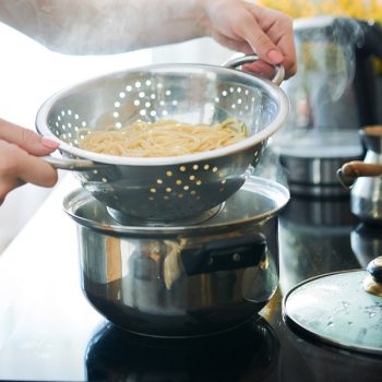 Tésztaszűrők,szűrőtálak