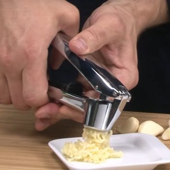 Fokhagymanyomó, tisztító